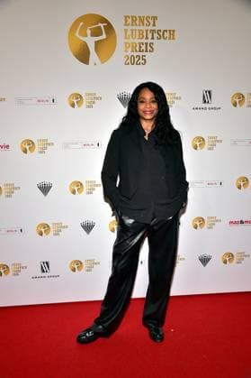 68. Preisverleihung Ernst-Lubitsch-Preis Rosalind Baffoe Ankunft, roter Teppich zur 68. Preisverleihung Ernst-Lubitsch-Preis im kino Babylon Berlin am 29.10.2025