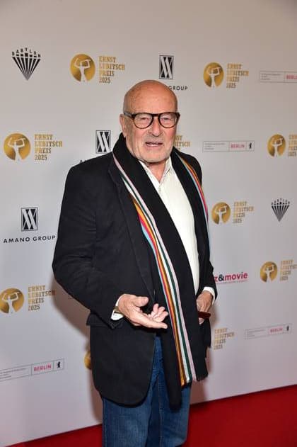 68. Preisverleihung Ernst-Lubitsch-Preis Volker Schlöndorff Ankunft, roter Teppich zur 68. Preisverleihung Ernst-Lubitsch-Preis im kino Babylon Berlin am 29.10.2025