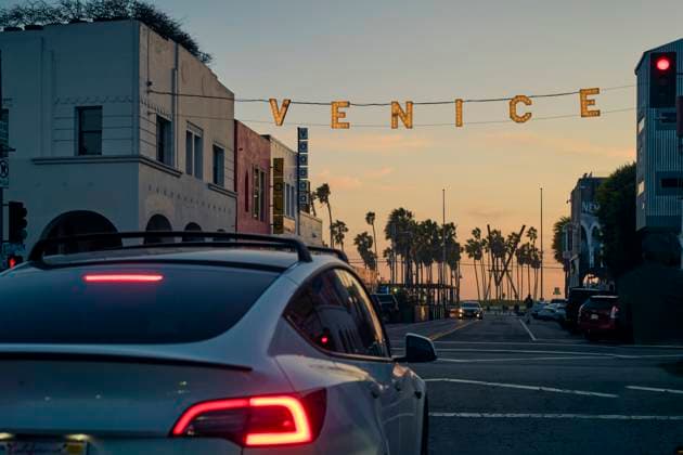 Venice street at dusk with cars and palm trees silhouetted against a sunset sky. California, USA bola09437 Copyright: xConnectxImagesx