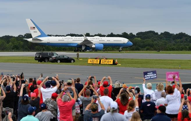 Trump s campaign rally in Winston-Salem WINSTON-SALEM, USA - SEPTEMBER 8: President Trump arrives to hold a Make America Great Again campaign rally in Winston-Salem, NC United States on September 8, 2020 United States World. Editorial use only. Please get in touch for any other usage.  Copyright: x2025xAnadoluxPeterxZayx