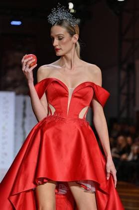 Atelier Couture bridal - Jordi Dalmau fashion show in Madrid - 29 Oct 2025 A model showcases creations by Jordi Dalmau during the Atelier Couture bridal catwalk within Madrid Fashion Week, at Fabrica de Tapices. Madrid Spain Copyright: xAtilanoxGarciax xSOPAxImagesx FOTO53752
