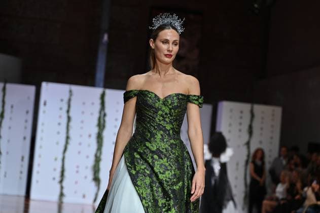 Atelier Couture bridal - Jordi Dalmau fashion show in Madrid - 29 Oct 2025 A model showcases creations by Jordi Dalmau during the Atelier Couture bridal catwalk within Madrid Fashion Week, at Fabrica de Tapices. Madrid Spain Copyright: xAtilanoxGarciax xSOPAxImagesx FOTO53781