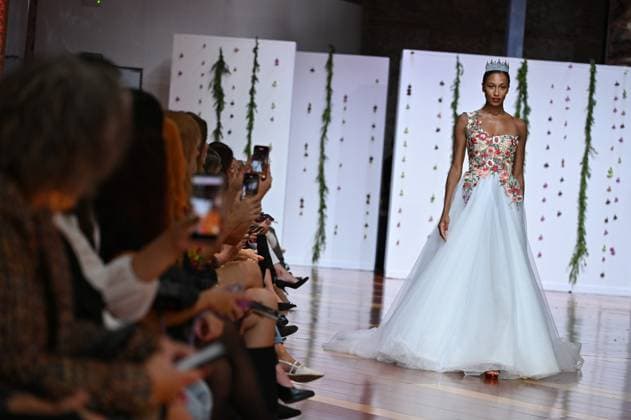 Atelier Couture bridal - Jordi Dalmau fashion show in Madrid - 29 Oct 2025 A model showcases creations by Jordi Dalmau during the Atelier Couture bridal catwalk within Madrid Fashion Week, at Fabrica de Tapices. Madrid Spain Copyright: xAtilanoxGarciax xSOPAxImagesx FOTO53782