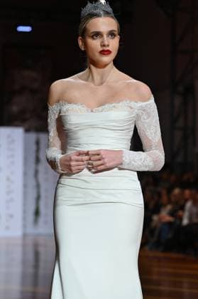 Atelier Couture bridal - Jordi Dalmau fashion show in Madrid - 29 Oct 2025 A model showcases creations by Jordi Dalmau during the Atelier Couture bridal catwalk within Madrid Fashion Week, at Fabrica de Tapices. Madrid Spain Copyright: xAtilanoxGarciax xSOPAxImagesx FOTO53789