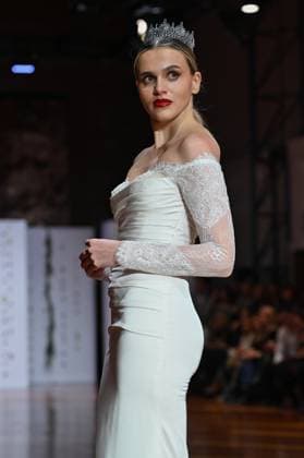 Atelier Couture bridal - Jordi Dalmau fashion show in Madrid - 29 Oct 2025 A model showcases creations by Jordi Dalmau during the Atelier Couture bridal catwalk within Madrid Fashion Week, at Fabrica de Tapices. Madrid Spain Copyright: xAtilanoxGarciax xSOPAxImagesx FOTO53790