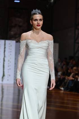 Atelier Couture bridal - Jordi Dalmau fashion show in Madrid - 29 Oct 2025 A model showcases creations by Jordi Dalmau during the Atelier Couture bridal catwalk within Madrid Fashion Week, at Fabrica de Tapices. Madrid Spain Copyright: xAtilanoxGarciax xSOPAxImagesx FOTO53792