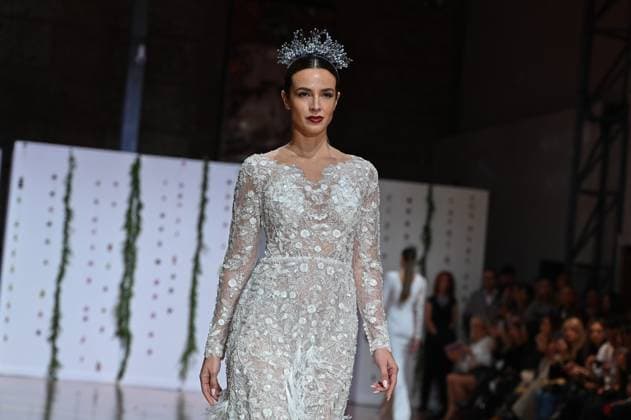 Atelier Couture bridal - Jordi Dalmau fashion show in Madrid - 29 Oct 2025 A model showcases creations by Jordi Dalmau during the Atelier Couture bridal catwalk within Madrid Fashion Week, at Fabrica de Tapices. Madrid Spain Copyright: xAtilanoxGarciax xSOPAxImagesx FOTO53798