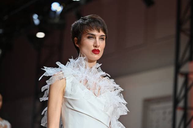 Atelier Couture bridal - Jordi Dalmau fashion show in Madrid - 29 Oct 2025 A model showcases creations by Jordi Dalmau during the Atelier Couture bridal catwalk within Madrid Fashion Week, at Fabrica de Tapices. Madrid Spain Copyright: xAtilanoxGarciax xSOPAxImagesx FOTO53820