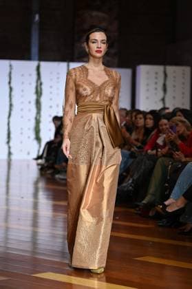 Atelier Couture bridal catwalk in Madrid, Spain - 29 Oct 2025 A model showcases creations by María Diezma during the Atelier Couture bridal catwalk within Madrid Fashion Week at Fabrica de Tapices. Madrid Spain Copyright: xAtilanoxGarciax xSOPAxImagesx FOTO53903