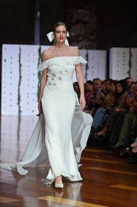 Atelier Couture bridal catwalk in Madrid, Spain - 29 Oct 2025 A model showcases creations by María Diezma during the Atelier Couture bridal catwalk within Madrid Fashion Week at Fabrica de Tapices. Madrid Spain Copyright: xAtilanoxGarciax xSOPAxImagesx FOTO53905