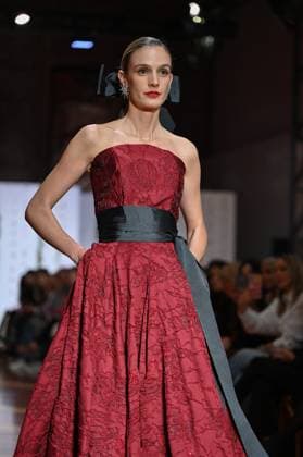 Atelier Couture bridal catwalk in Madrid, Spain - 29 Oct 2025 A model showcases creations by María Diezma during the Atelier Couture bridal catwalk within Madrid Fashion Week at Fabrica de Tapices. Madrid Spain Copyright: xAtilanoxGarciax xSOPAxImagesx FOTO53916
