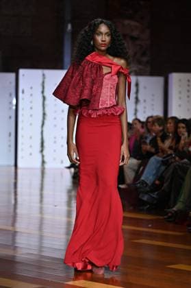 Atelier Couture bridal catwalk in Madrid, Spain - 29 Oct 2025 A model showcases creations by María Diezma during the Atelier Couture bridal catwalk within Madrid Fashion Week at Fabrica de Tapices. Madrid Spain Copyright: xAtilanoxGarciax xSOPAxImagesx FOTO53922