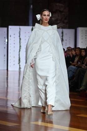 Atelier Couture bridal catwalk in Madrid, Spain - 29 Oct 2025 A model showcases creations by María Diezma during the Atelier Couture bridal catwalk within Madrid Fashion Week at Fabrica de Tapices. Madrid Spain Copyright: xAtilanoxGarciax xSOPAxImagesx FOTO53933