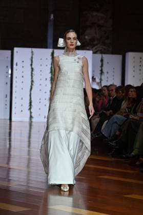 Atelier Couture bridal catwalk in Madrid, Spain - 29 Oct 2025 A model showcases creations by María Diezma during the Atelier Couture bridal catwalk within Madrid Fashion Week at Fabrica de Tapices. Madrid Spain Copyright: xAtilanoxGarciax xSOPAxImagesx FOTO53937