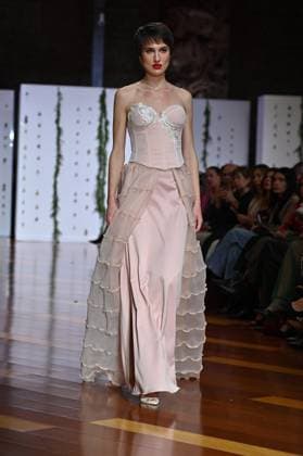 Atelier Couture bridal catwalk in Madrid, Spain - 29 Oct 2025 A model showcases creations by María Diezma during the Atelier Couture bridal catwalk within Madrid Fashion Week at Fabrica de Tapices. Madrid Spain Copyright: xAtilanoxGarciax xSOPAxImagesx FOTO53943