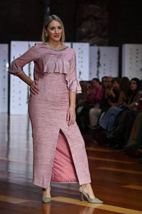 Atelier Couture bridal catwalk in Madrid, Spain - 29 Oct 2025 A model showcases creations by María Diezma during the Atelier Couture bridal catwalk within Madrid Fashion Week at Fabrica de Tapices. Madrid Spain Copyright: xAtilanoxGarciax xSOPAxImagesx FOTO53946