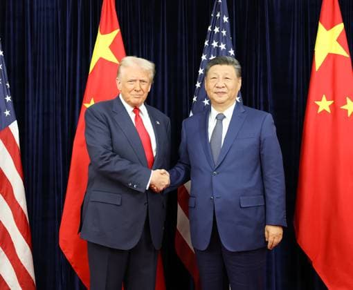 (251030) -- BUSAN, Oct. 30, 2025 -- Chinese President Xi Jinping meets with U.S. President Donald Trump in Busan, South Korea, Oct. 30, 2025. ) SOUTH KOREA-BUSAN-CHINA-XI JINPING-U.S.-TRUMP-MEETING HuangxJingwen 