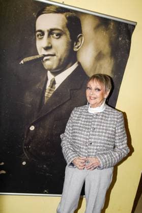 67. Verleihung vom Ernst-Lubitsch-Preis 2025 Berlin, 29.10.2025 Barbara Schöne neben einem Bild von Ernst Lubitsch bei der 67. Verleihung vom Ernst-Lubitsch-Preis 2025 im Kino Babylon in Berlin Berlin Copyright: xMatthiasxGränzdörferx