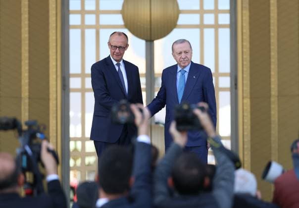 Turkish President Erdogan welcomes German Chancellor Merz with an official ceremony ANKARA, TURKIYE - OCTOBER 30: (----EDITORIAL USE ONLY – MANDATORY CREDIT - TURKISH PRESIDENCY MURAT KULA HANDOUT - NO MARKETING NO ADVERTISING CAMPAIGNS - DISTRIBUTED AS A SERVICE TO CLIENTS----) Turkish President Recep Tayyip Erdogan (R) welcomes German Chancellor Friedrich Merz (L) with an official ceremony at the Presidential Complex in Ankara, Turkiye on October 30, 2025. Turkish Presidency Murat Kula Handout Anadolu Ankara Turkey. Editorial use only. Please get in touch for any other usage.  Copyright: x2025xAnadoluxTurkishxPresidency MuratxKula Handoutx