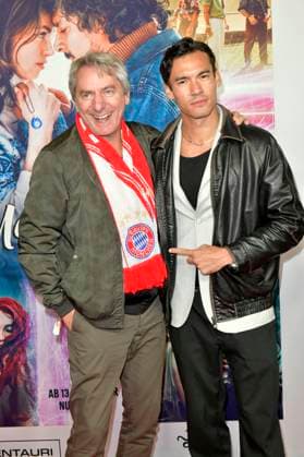 Till Schmerbeck mit Gast bei der Premiere des Kinofilms Make Me Feel im Zoo Palast. Berlin, 29.10.2025