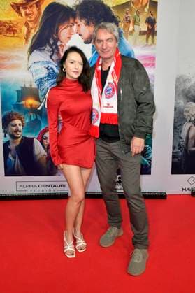 Till Schmerbeck mit Gast bei der Premiere des Kinofilms Make Me Feel im Zoo Palast. Berlin, 29.10.2025