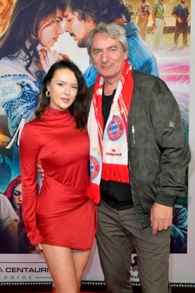 Till Schmerbeck mit Gast bei der Premiere des Kinofilms Make Me Feel im Zoo Palast. Berlin, 29.10.2025