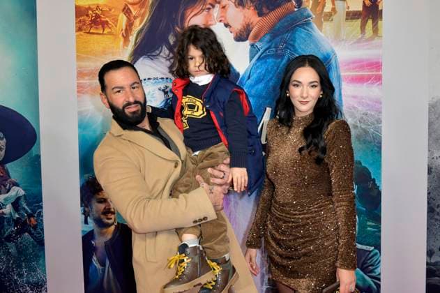 Tito Uysal mit Ehefrau Halla und Kind bei der Premiere des Kinofilms Make Me Feel im Zoo Palast. Berlin, 29.10.2025