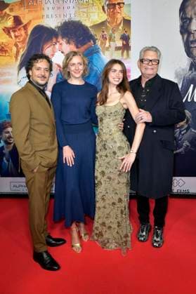 Erkan Acar, Franziska Machens, Charleen Weiss und Ronald Nitschke bei der Premiere des Kinofilms Make Me Feel im Zoo Palast. Berlin, 29.10.2025