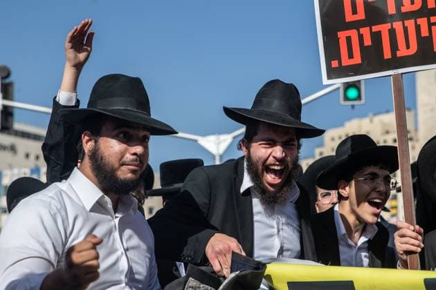 Ultra-Orthodox Jews protest mandatory military service in Jerusalem JERUSALEM - OCTOBER 30: Tens of thousands of Ultra-Orthodox (Haredi) Jews gather to protest against mandatory military service during the Million March demonstration in West Jerusalem on October 30, 2025. The protesters demanded legislation granting exemptions for Haredim from compulsory military service, blocking several streets and main roads in the city. Mostafa Alkharouf Anadolu Jerusalem Israel. Editorial use only. Please get in touch for any other usage.  Copyright: x2025xAnadoluxMostafaxAlkharoufx