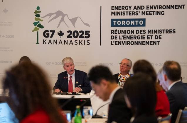 October 30, 2025, Toronto, On, Canada: Tim Hodgson, Minister of Energy and Natural Resources, left, and Stephen Laforme, Elder, participate in the G7 Energy and Environment Ministers™ Meeting in Toronto, on Thursday, October 30, 2025. Toronto Canada - ZUMAc35_ 20251030_zaf_c35_040 Copyright: xLauraxProctorx