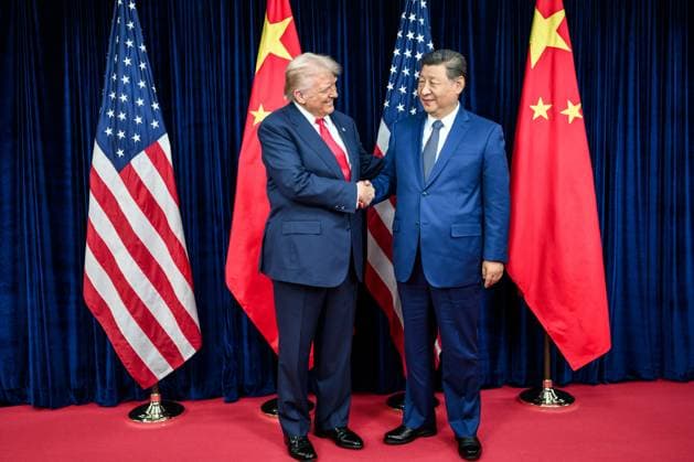 President Donald Trump greets Chinese President Xi Jinping before a bilateral meeting at the Gimhae International Airport terminal, on Thursday, October 30, 2025, in Busan, South Korea.  WAX2025103007 DANIELxTOROK