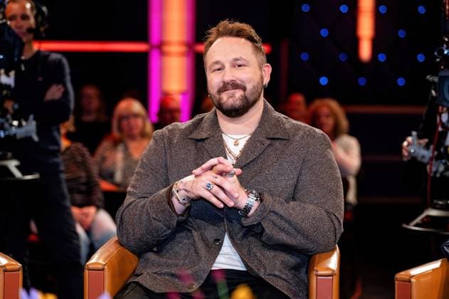 MDR - Riverboat. Sänger Florian Künstler anläßlich der Aufzeichnung der MDR - Talkshow Riverboat am 30.10.2025 in der Mediacity Leipzig. 20251030ADO0052