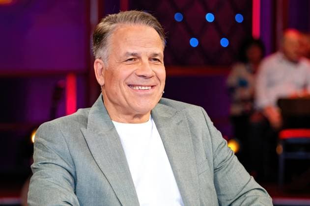 MDR - Riverboat. Schauspieler, Moderator und Entertainer Karsten Speck anläßlich der Aufzeichnung der MDR - Talkshow Riverboat am 30.10.2025 in der Mediacity Leipzig. 20251030ADO0062