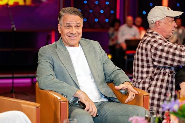 MDR - Riverboat. Schauspieler, Moderator und Entertainer Karsten Speck anläßlich der Aufzeichnung der MDR - Talkshow Riverboat am 30.10.2025 in der Mediacity Leipzig. 20251030ADO0064