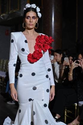 International Flamenco Fashion Week Madrid, (SIMOF) - 30 Oct 2025 A model walks in a Conso Delgado design at the International Flamenco Fashion Week Madrid, (SIMOF) show, at the Wellington Hotel. Madrid Spain Copyright: xAtilanoxGarciax xSOPAxImagesx FOTO54025