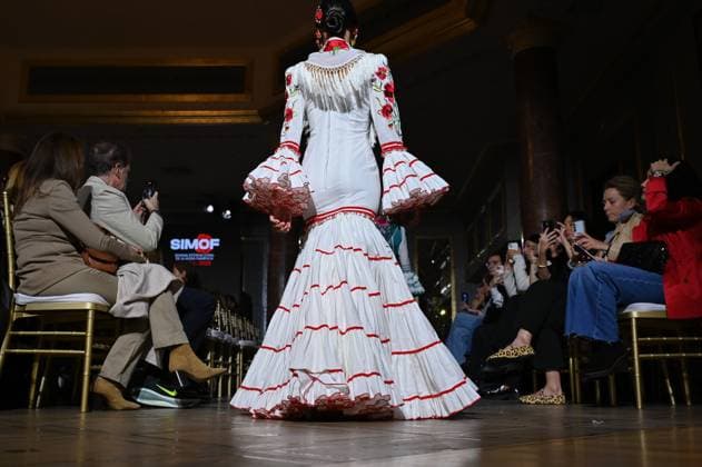 International Flamenco Fashion Week Madrid, (SIMOF) - 30 Oct 2025 A model walks in a Flor De Cerezo design at the International Flamenco Fashion Week Madrid, (SIMOF) show, at the Wellington Hotel. Madrid Spain Copyright: xAtilanoxGarciax xSOPAxImagesx FOTO54075