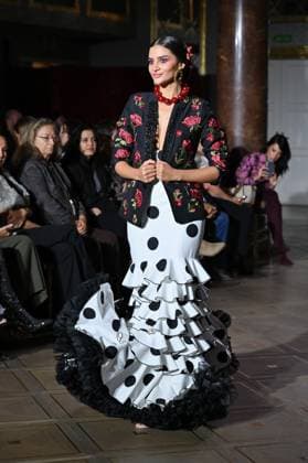 International Flamenco Fashion Week Madrid, (SIMOF) - 30 Oct 2025 A model walks in a Peca design at the International Flamenco Fashion Week Madrid, (SIMOF) show, at the Wellington Hotel. Madrid Spain Copyright: xAtilanoxGarciax xSOPAxImagesx FOTO54082
