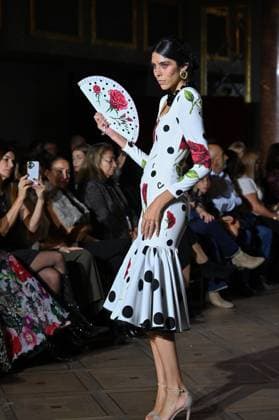 International Flamenco Fashion Week Madrid, (SIMOF) - 30 Oct 2025 A model walks in a Peca design at the International Flamenco Fashion Week Madrid, (SIMOF) show, at the Wellington Hotel. Madrid Spain Copyright: xAtilanoxGarciax xSOPAxImagesx FOTO54085