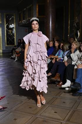 International Flamenco Fashion Week Madrid, (SIMOF) - 30 Oct 2025 A model walks in a Peca design at the International Flamenco Fashion Week Madrid, (SIMOF) show, at the Wellington Hotel. Madrid Spain Copyright: xAtilanoxGarciax xSOPAxImagesx FOTO54093