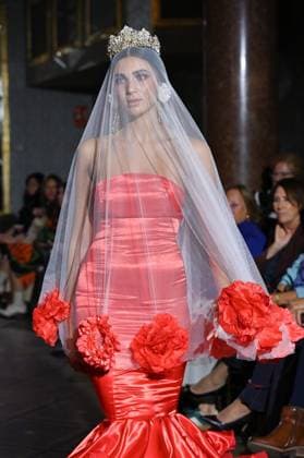 International Flamenco Fashion Week Madrid, (SIMOF) - 30 Oct 2025 A model walks in a Peca design at the International Flamenco Fashion Week Madrid, (SIMOF) show, at the Wellington Hotel. Madrid Spain Copyright: xAtilanoxGarciax xSOPAxImagesx FOTO54099