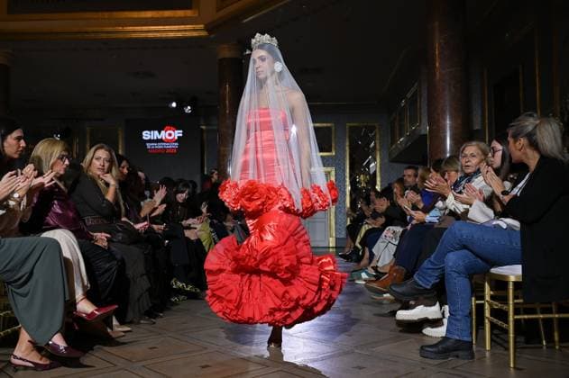 International Flamenco Fashion Week Madrid, (SIMOF) - 30 Oct 2025 A model walks in a Peca design at the International Flamenco Fashion Week Madrid, (SIMOF) show, at the Wellington Hotel. Madrid Spain Copyright: xAtilanoxGarciax xSOPAxImagesx FOTO54105