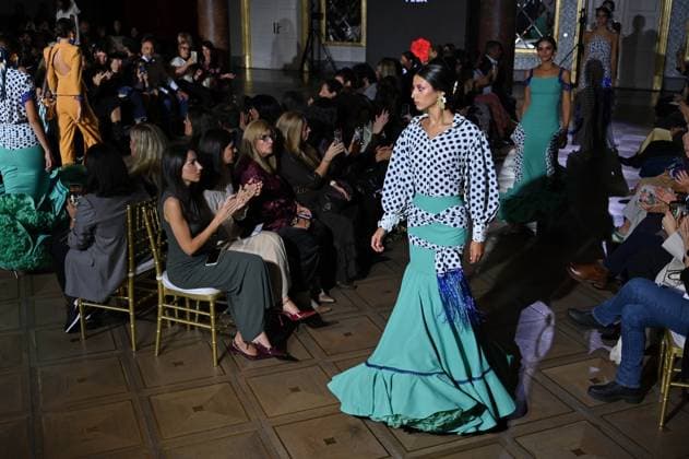 International Flamenco Fashion Week Madrid, (SIMOF) - 30 Oct 2025 A model walks in a Peca design at the International Flamenco Fashion Week Madrid, (SIMOF) show, at the Wellington Hotel. Madrid Spain Copyright: xAtilanoxGarciax xSOPAxImagesx FOTO54121