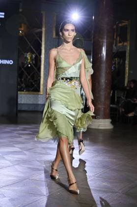 International Flamenco Fashion Week Madrid, (SIMOF) - 30 Oct 2025 A model walks in a Victorio and Lucchino design at the International Flamenco Fashion Week Madrid, (SIMOF) show, at the Wellington Hotel. Madrid Spain Copyright: xAtilanoxGarciax xSOPAxImagesx FOTO54147