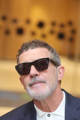October 30, 2025: October 30, 2025 (malaga) The red carpet was rolled out for the premiere of this musical Godspell , which was attended by guests from the artistic universe and recognized personalities of the city. The Malaga actor and director Antonio BAnderas presents his version of the classic musical, where a group of young people rediscover the teachings of Jesus among ruins, songs and parables from the Gospel according to San Mateo. They posed at the photocall together with their partner Nicole Kimpel - ZUMAc161 20251030_zap_c161_017 Copyright: xLorenzoxCarnerox