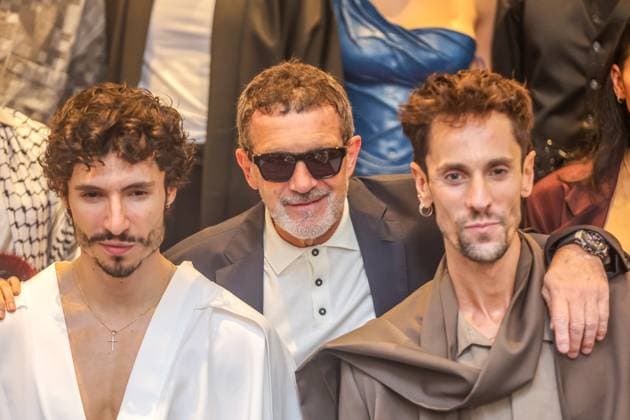 October 30, 2025: October 30, 2025 (malaga) The red carpet was rolled out for the premiere of this musical Godspell , which was attended by guests from the artistic universe and recognized personalities of the city. The Malaga actor and director Antonio BAnderas presents his version of the classic musical, where a group of young people rediscover the teachings of Jesus among ruins, songs and parables from the Gospel according to San Mateo. They posed at the photocall together with their partner Nicole Kimpel - ZUMAc161 20251030_zap_c161_027 Copyright: xLorenzoxCarnerox