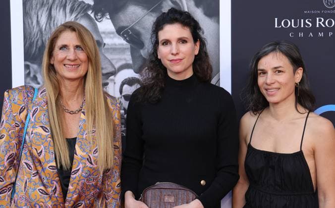 30 October 2025 - Los Angeles, California - Claire Franzoni, Delphine MalaussÅ½na, HÅ½lÂne Merlin. The French American Film Festival Screening of Netflix s Nouvelle Vague held at the DGA Theater Complex. Los Angeles USA - ZUMAa123 20251030_zaa_a123_019 Copyright: xADx