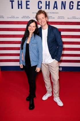 Nadja Jo Klapper und Johannes Heinrichs bei der Premiere des Kinofilms Make Me Feel in der Astor Film Lounge. Berlin, 30.10.2025