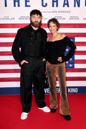 Philipp Leinenbach und Kristin Suckow bei der Premiere des Kinofilms Make Me Feel in der Astor Film Lounge. Berlin, 30.10.2025