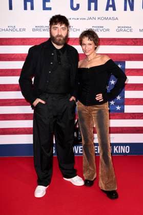 Philipp Leinenbach und Kristin Suckow bei der Premiere des Kinofilms Make Me Feel in der Astor Film Lounge. Berlin, 30.10.2025