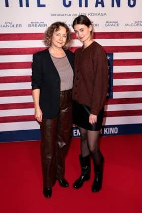 Judith van der Werff und Philine Schmölzer bei der Premiere des Kinofilms Make Me Feel in der Astor Film Lounge. Berlin, 30.10.2025